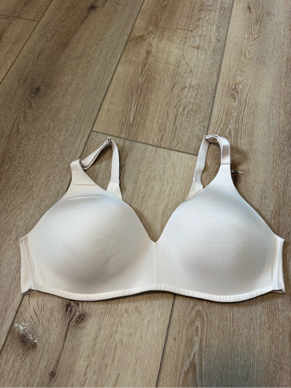 Soma Vanishing 360 bra Wireless size 40B Beige